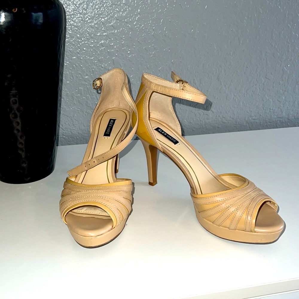 Alex Marie 👠 8